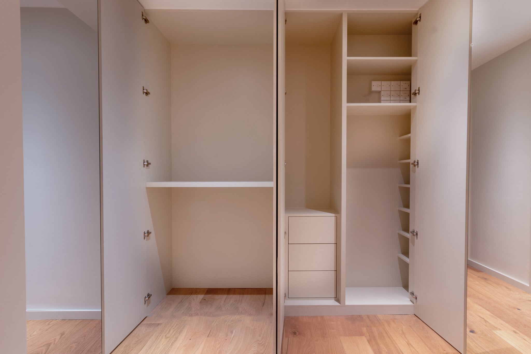 Lancaster Gate - Photo 2